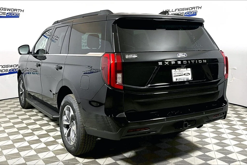 New 2027 Agate Black Metallic Ford Active image 3