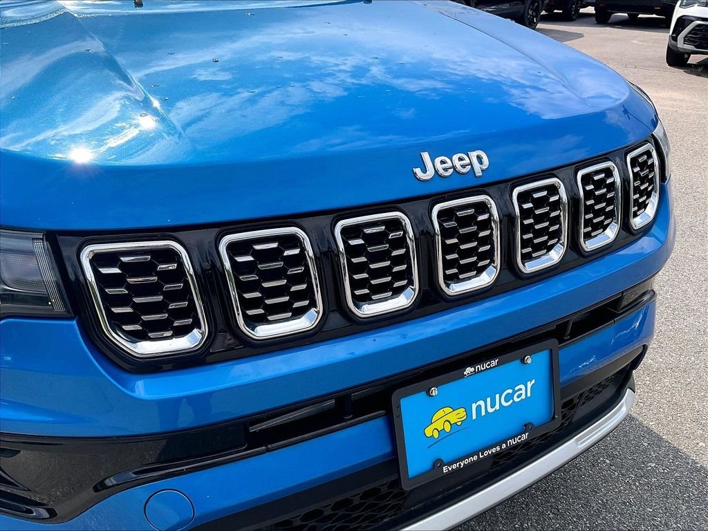 Used 2024 Hydro Blue Pearlcoat Jeep Limited image 28