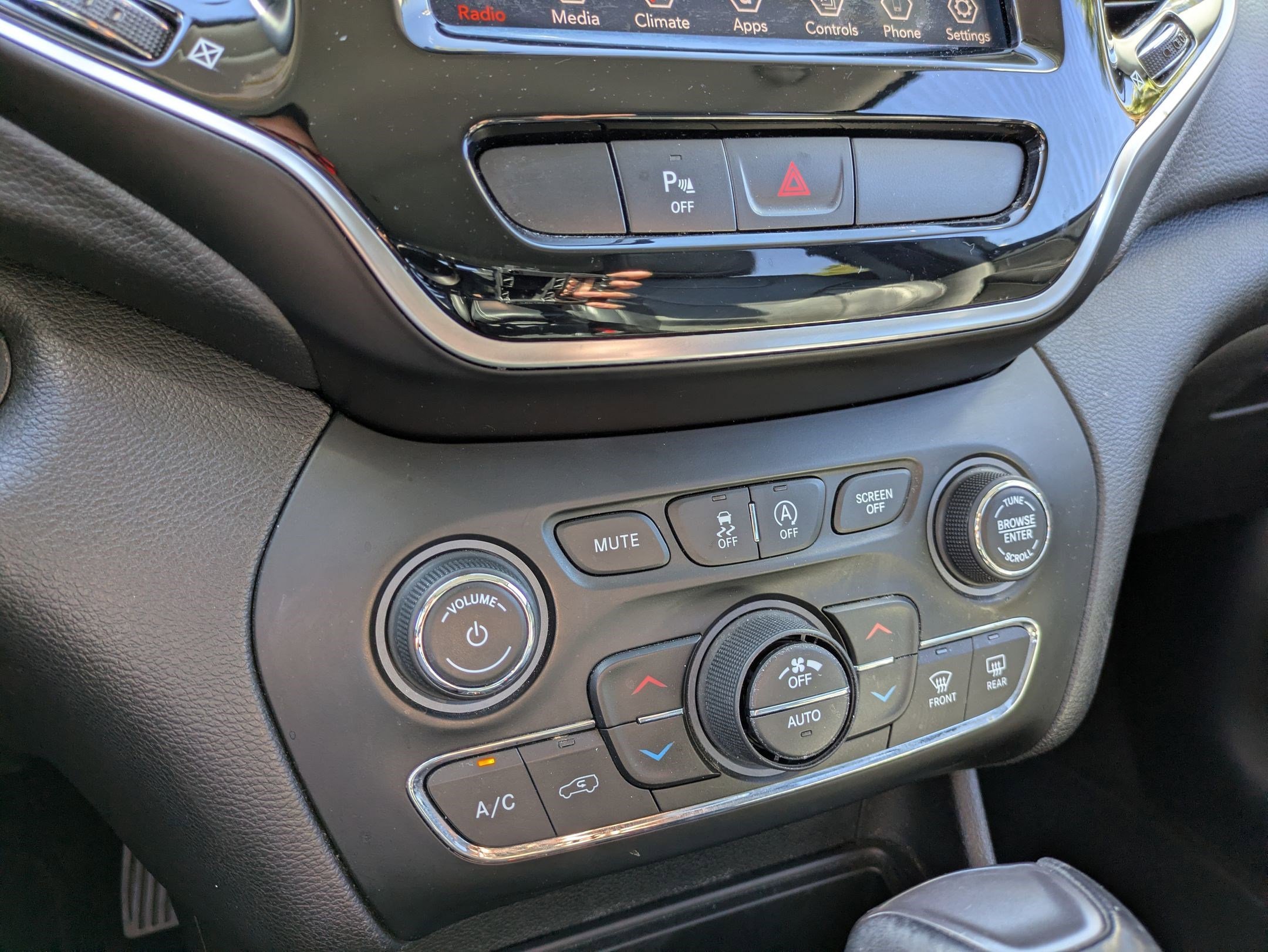 Used 2019 Diamond Black Crystal Pearlcoat Jeep Limited image 20