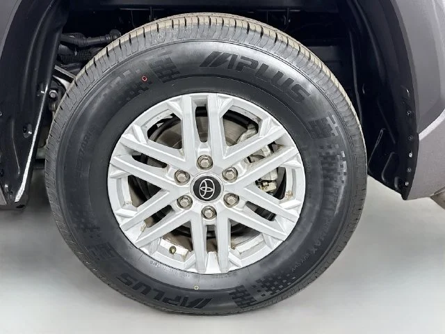 Used 2022 Gray Toyota SR5 image 30
