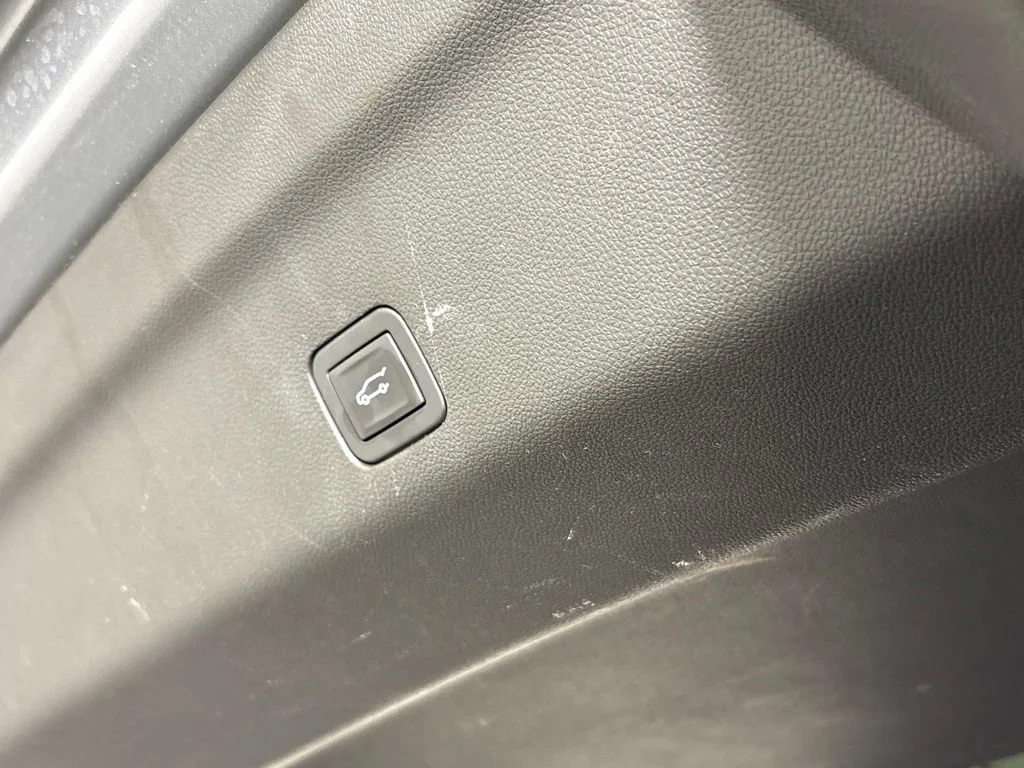 Used 2025 Sterling Metallic GMC Denali image 29
