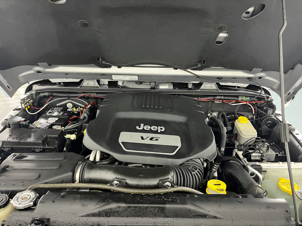 2014 Jeep Wrangler Unlimited Sahara - Photo 20