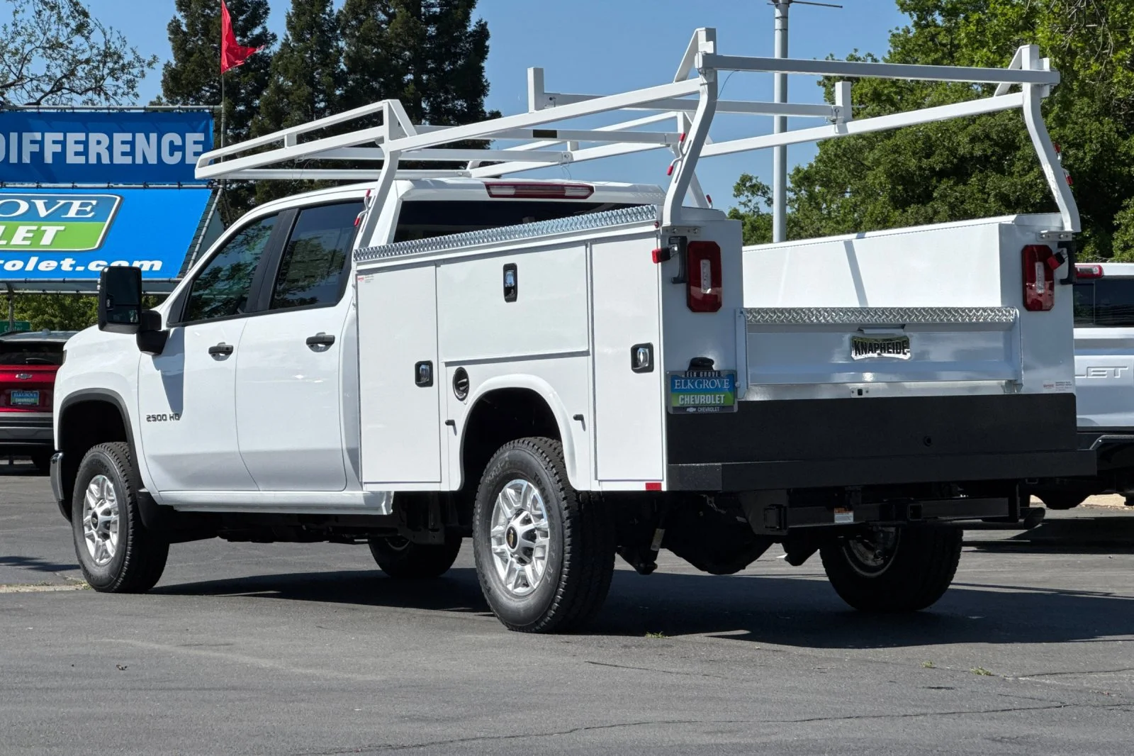New 2026 Summit White Chevrolet WT image 5
