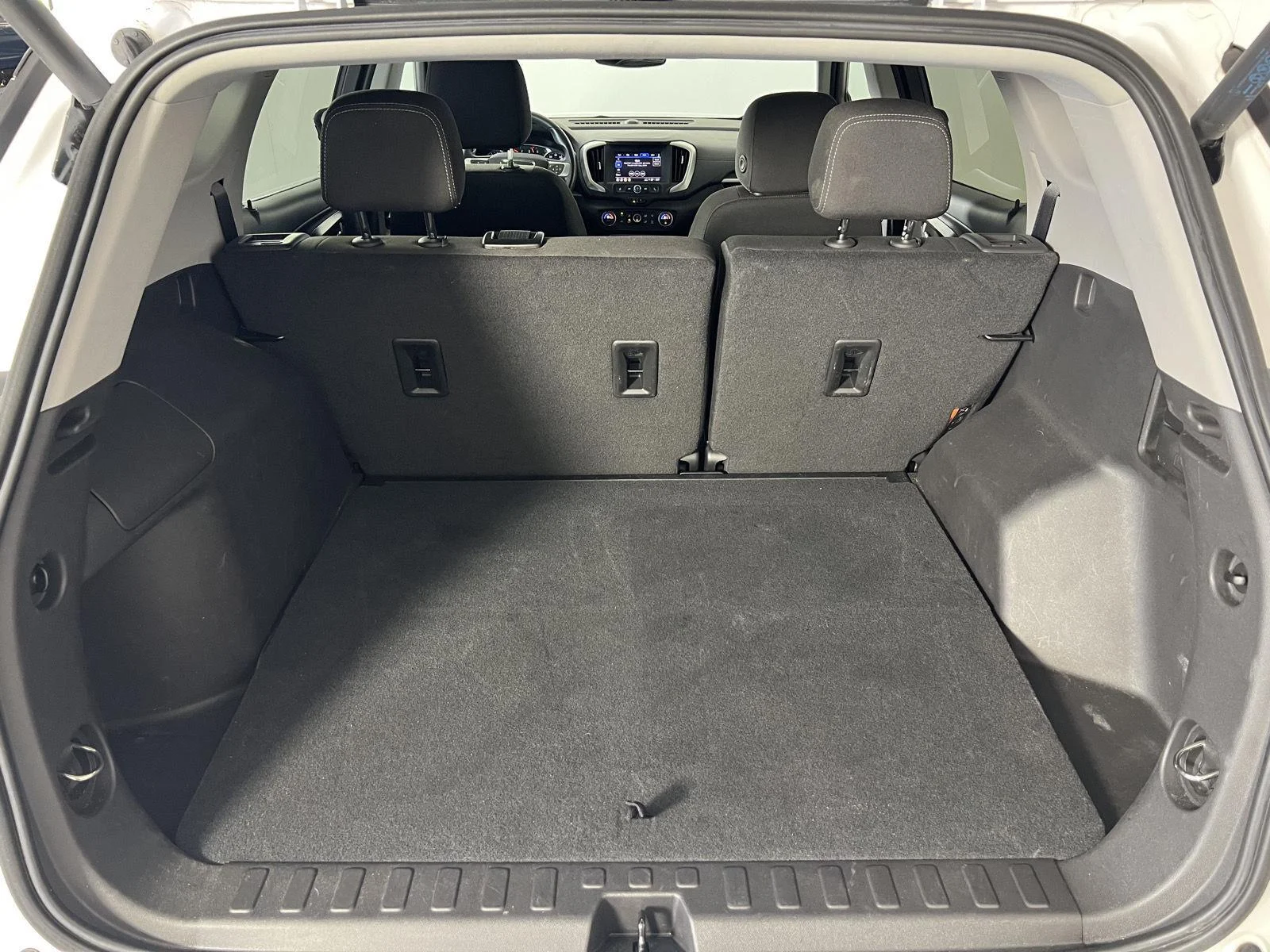 Used 2024 Summit White GMC SLE image 20