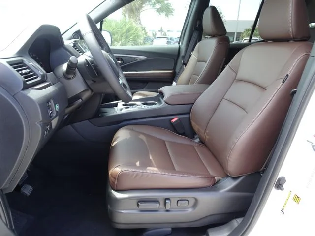 New 2026 Platinum White Pearl Honda RTL image 7