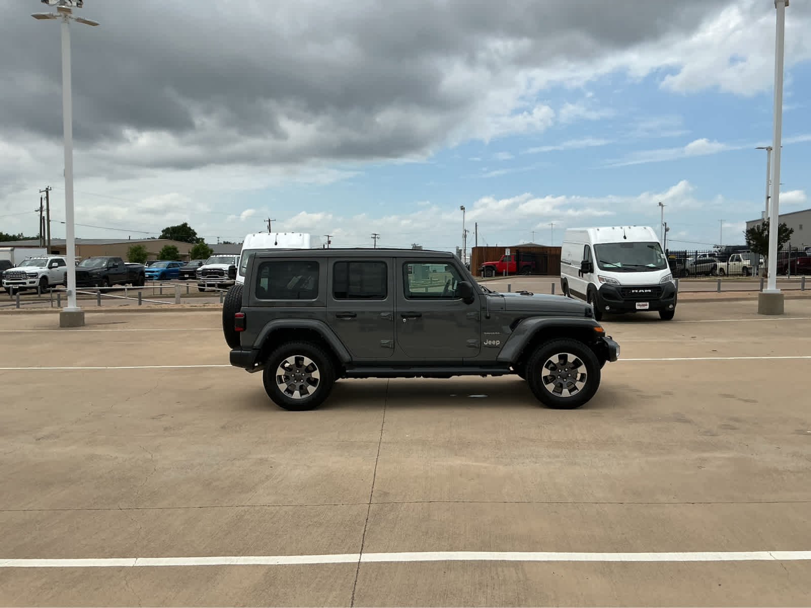 Used 2022 Sting-Gray Clearcoat Jeep Unlimited Sahara image 5