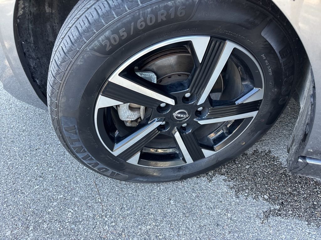Used 2024 Gray Nissan SV image 37