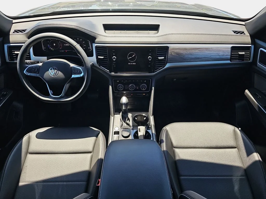 Used 2023  Volkswagen 2.0T SE w/Technology image 10
