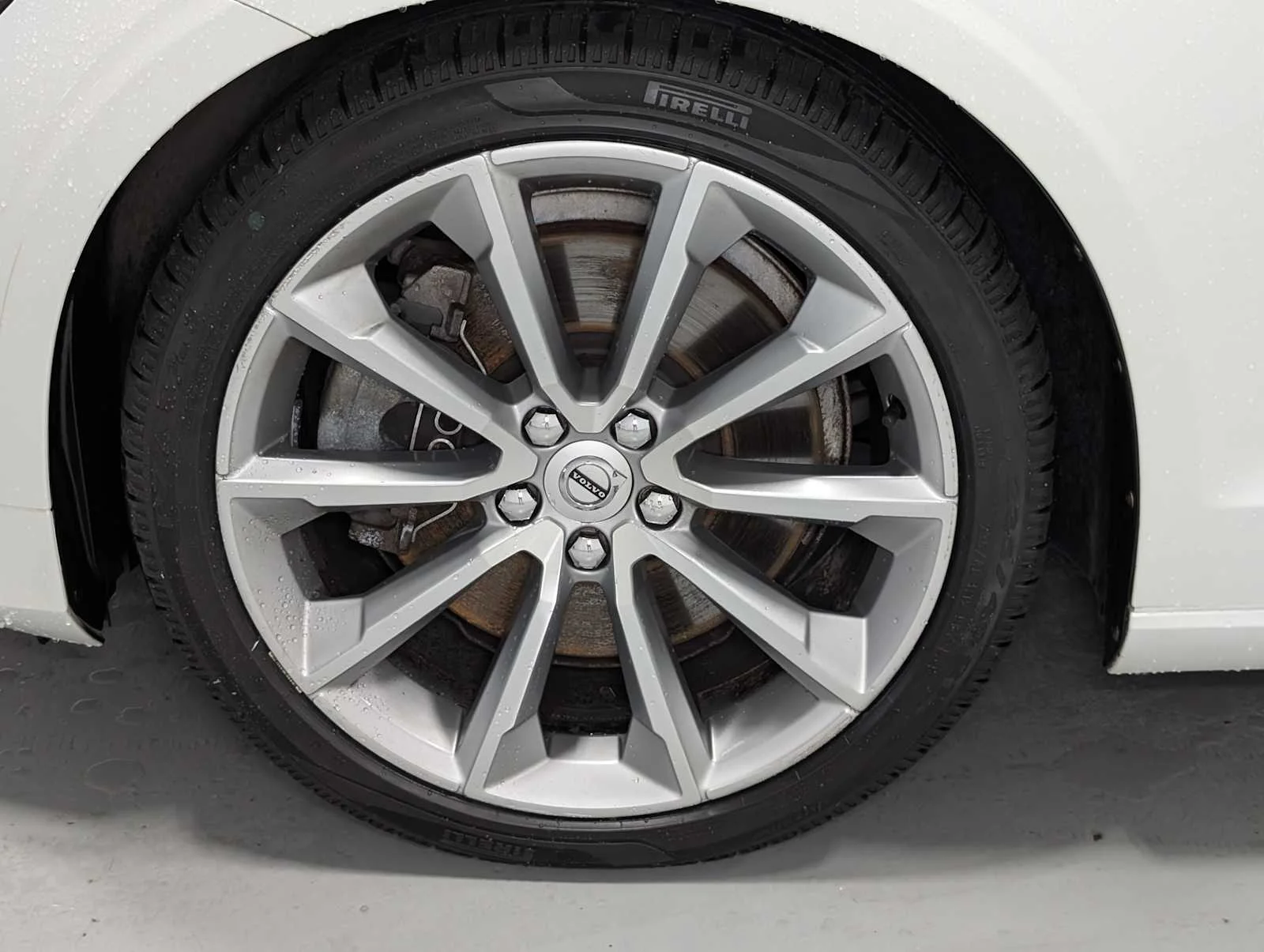 Used 2020  Volvo Momentum image 3