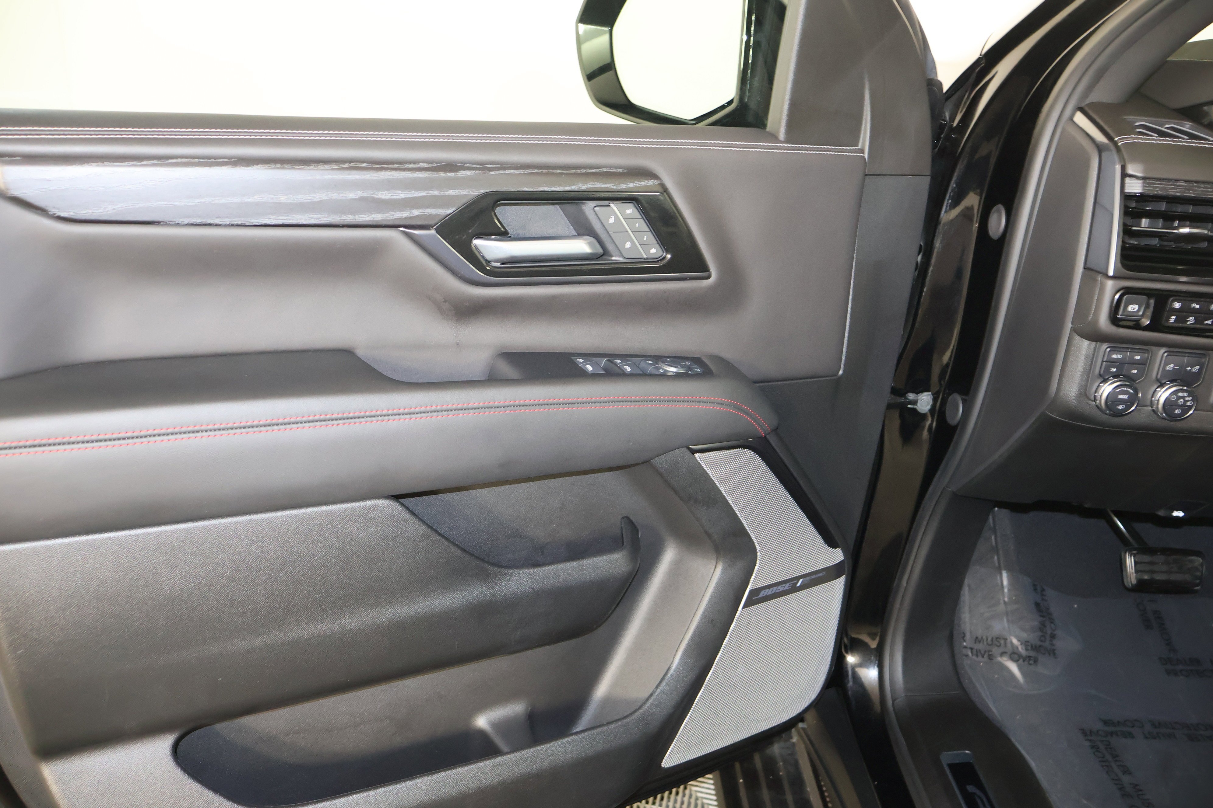 2025 GMC Yukon AT4 Ultimate - Photo 41