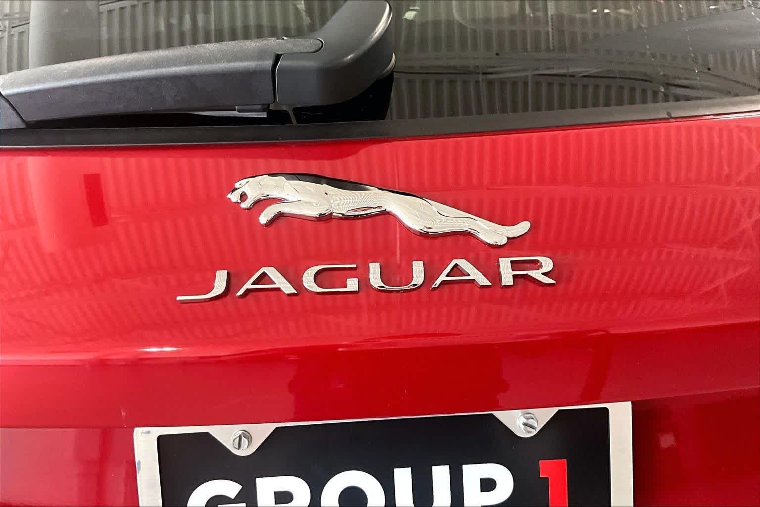 Used 2017 Odyssey Red Metallic Jaguar 35t Prestige image 10