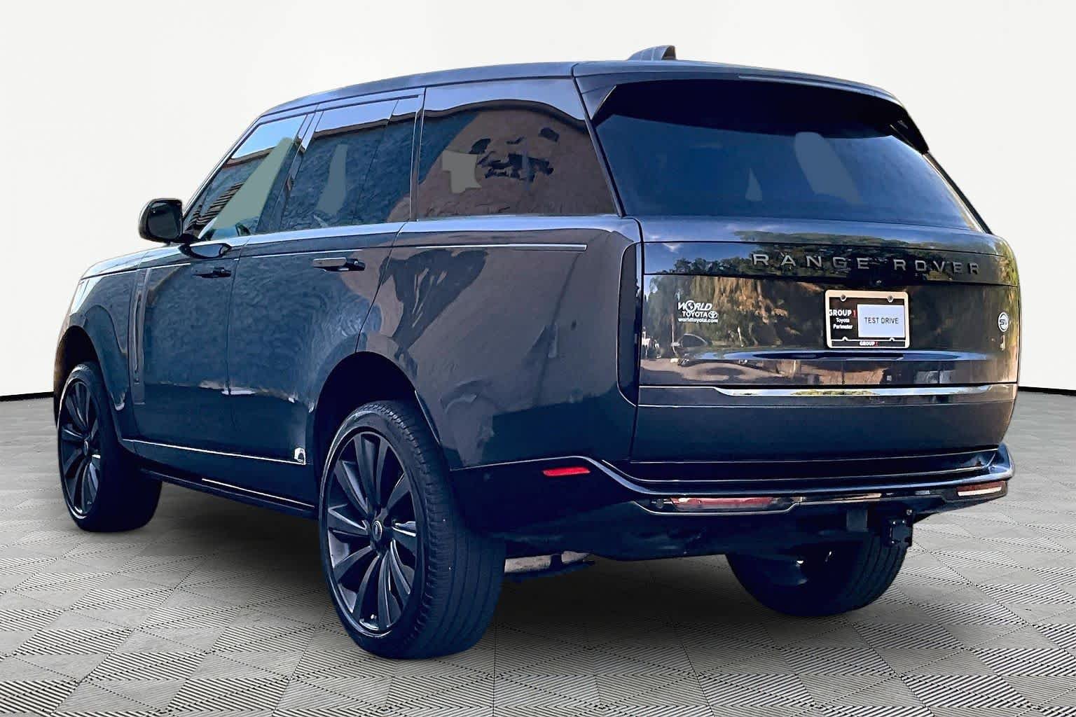 Used 2023 Carpathian Grey Premium Metallic Land Rover SV image 12
