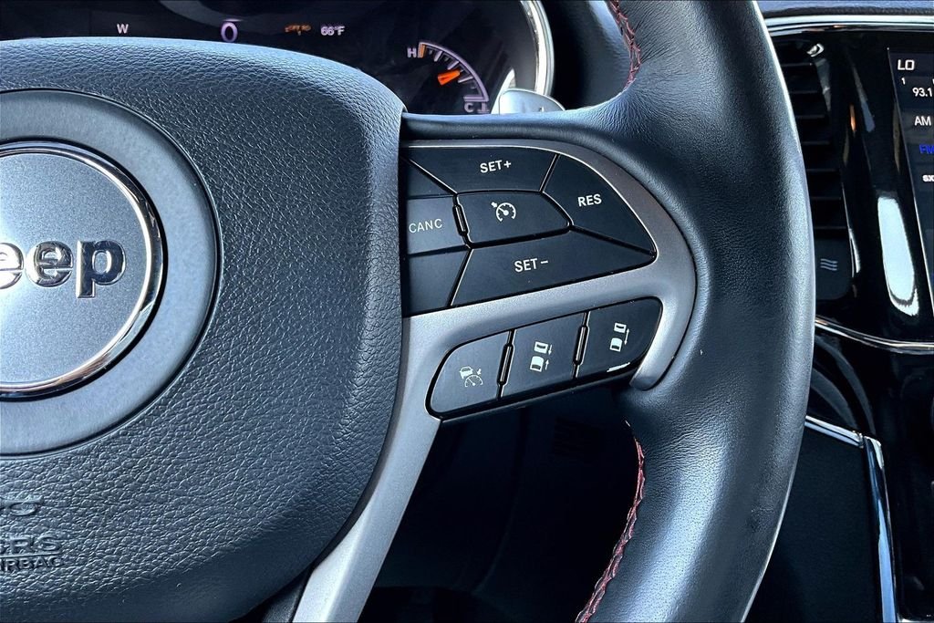 Used 2019 Silver Jeep Trailhawk image 11