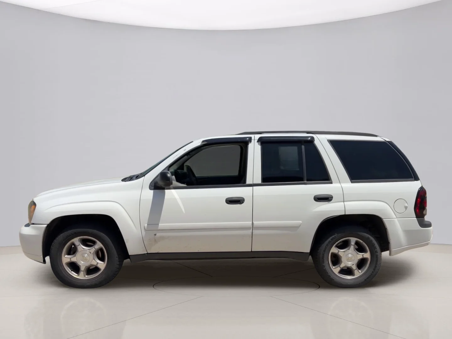 Used 2008 White Chevrolet LT image 2