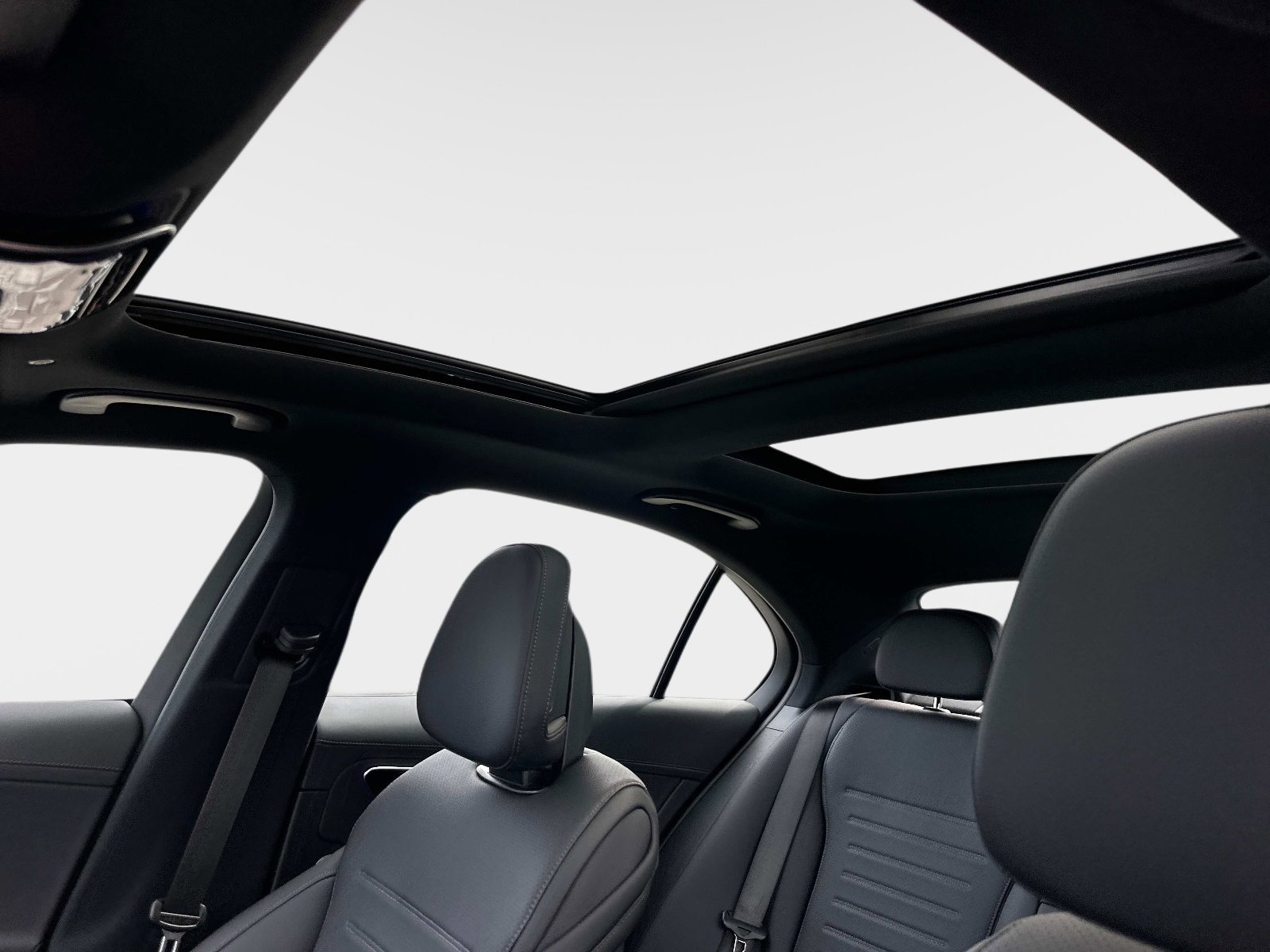 2025 Mercedes-Benz C-Class Sedan C 300 - Photo 21