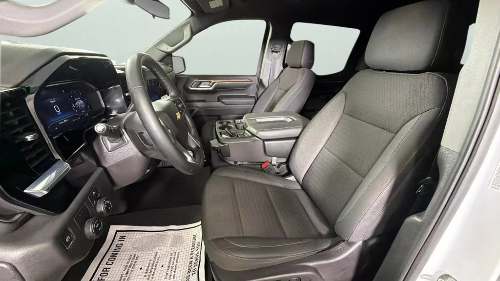 Used 2024 Summit White Chevrolet LT image 18