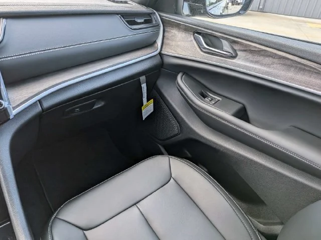 New 2027 Gray Jeep Limited image 15