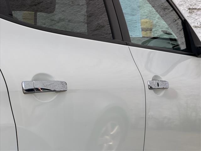 Used 2013 Pearl White Nissan SL image 13
