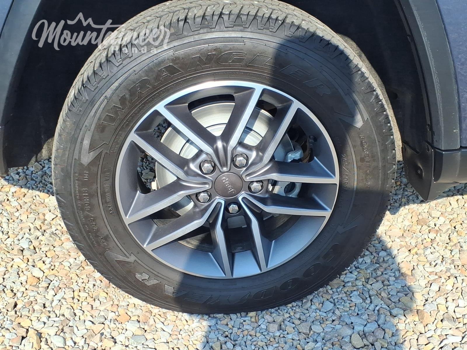 Used 2021 Slate Blue Pearlcoat Jeep Limited image 10