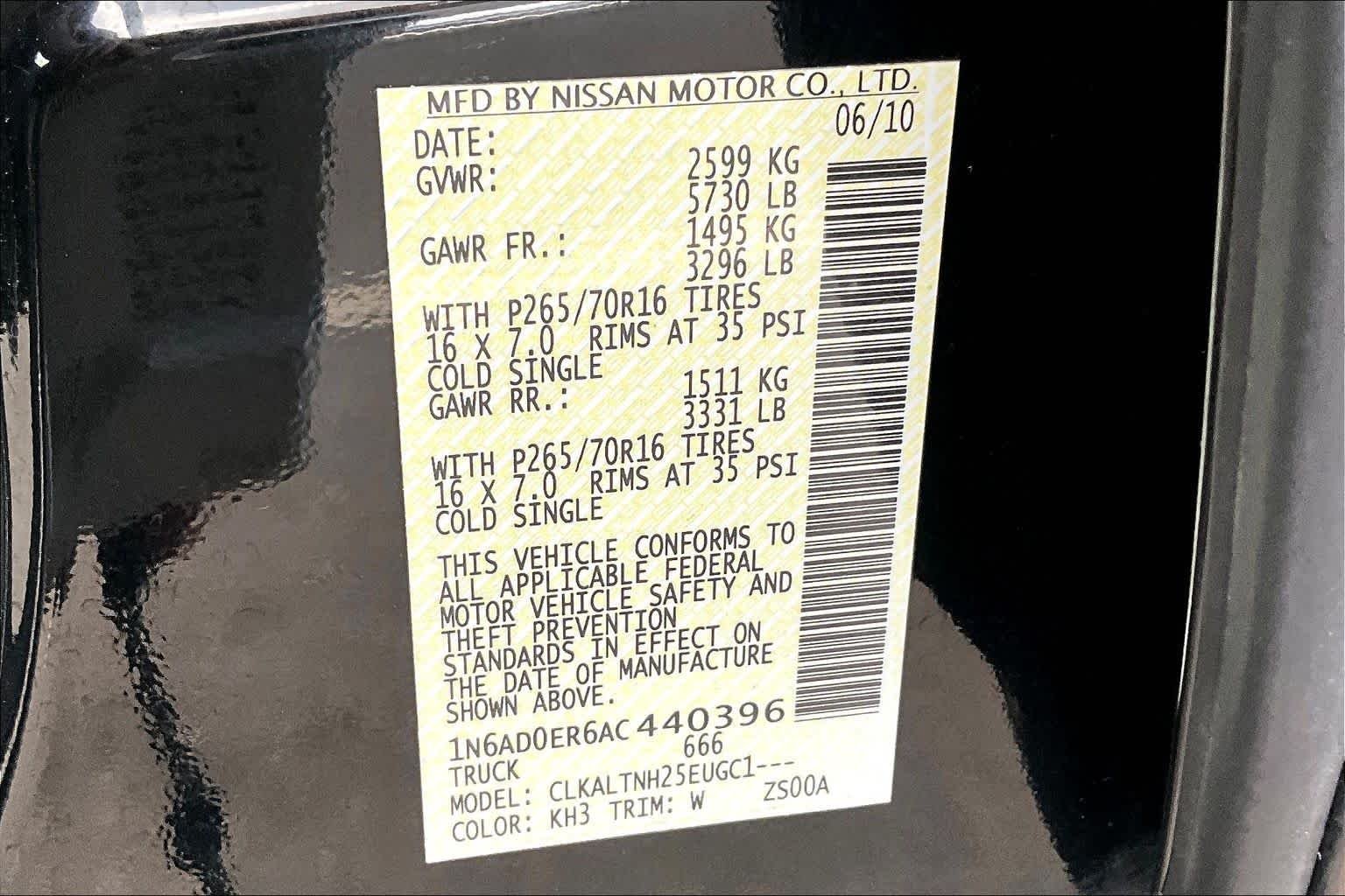 Used 2010 Super Black Nissan SE image 31