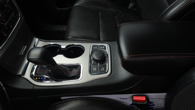 Used 2018 Bright White Clearcoat Jeep Trailhawk image 19