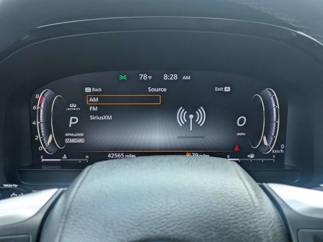 Used 2023 White INFINITI LUXE image 31