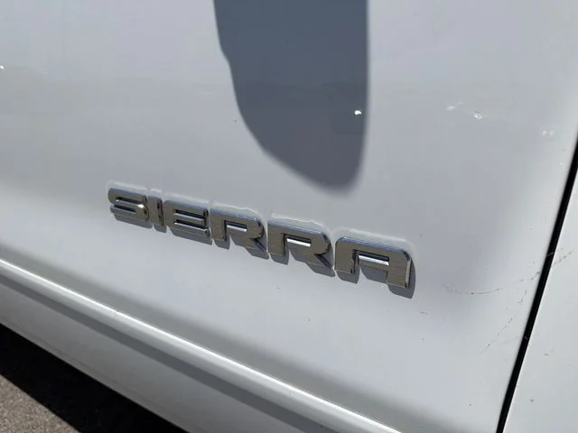 Used 2015 White GMC Base image 7