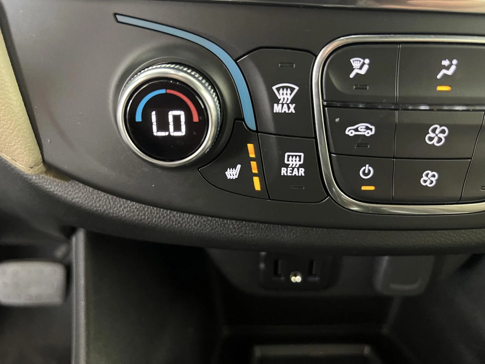 Used 2023 Silver Sage Chevrolet LT Leather image 15