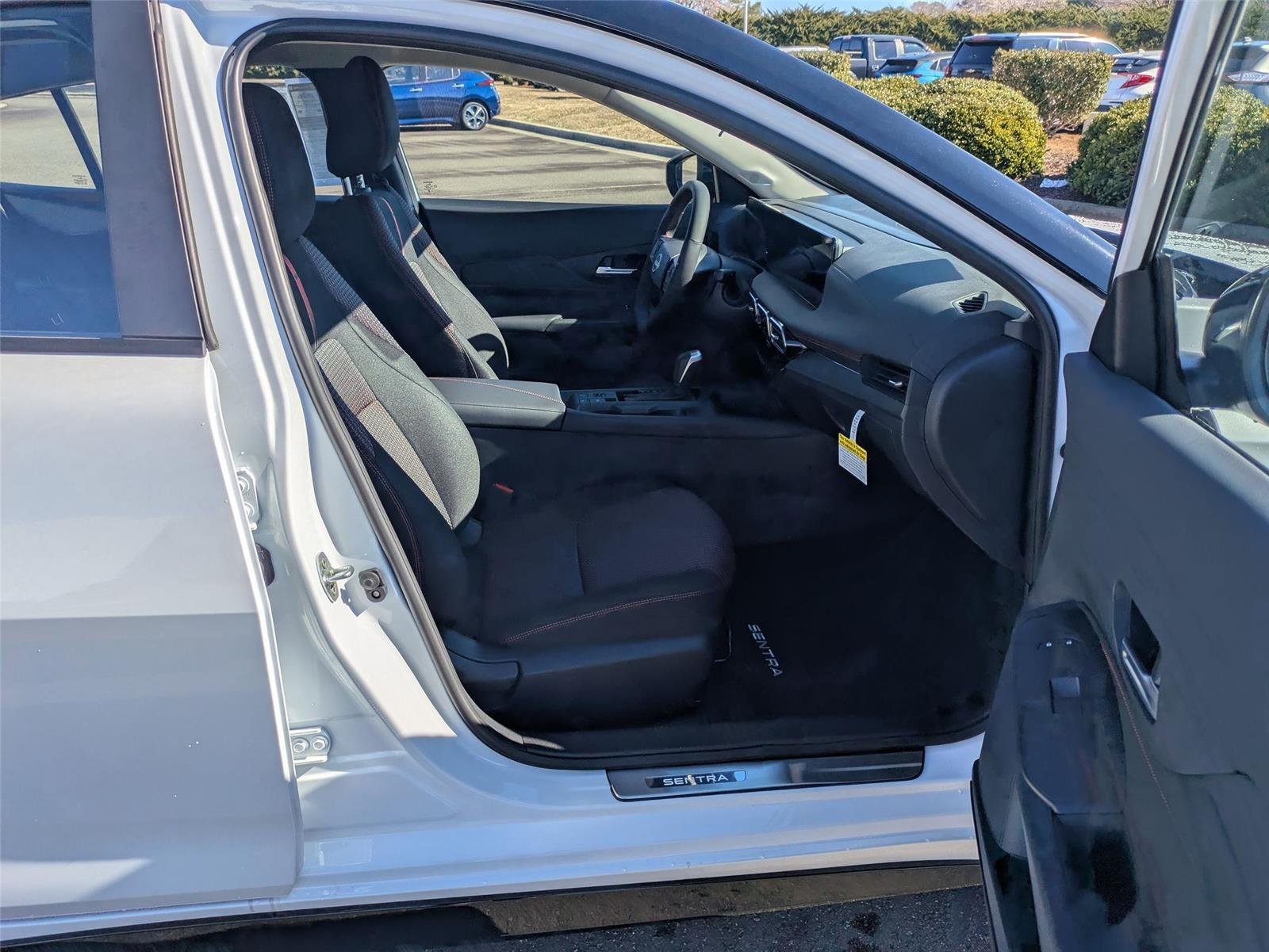 New 2026 Aspen White TriCoat / Super Black Two-tone Nissan SR image 33