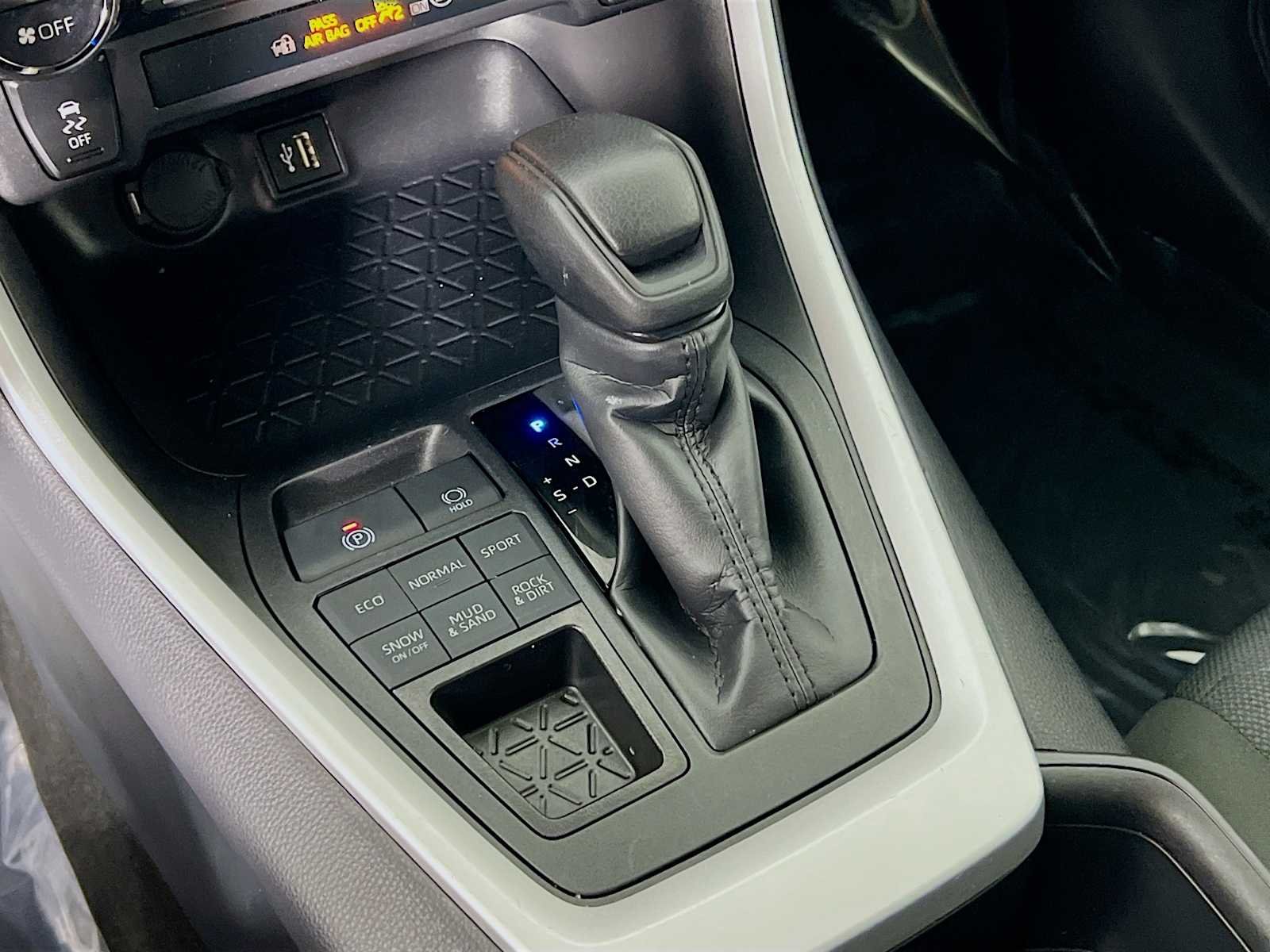 Used 2025 Silver Sky Metallic Toyota XLE image 16