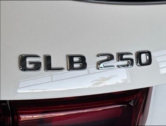 New 2026 Polar White Mercedes-Benz GLB 250 image 5