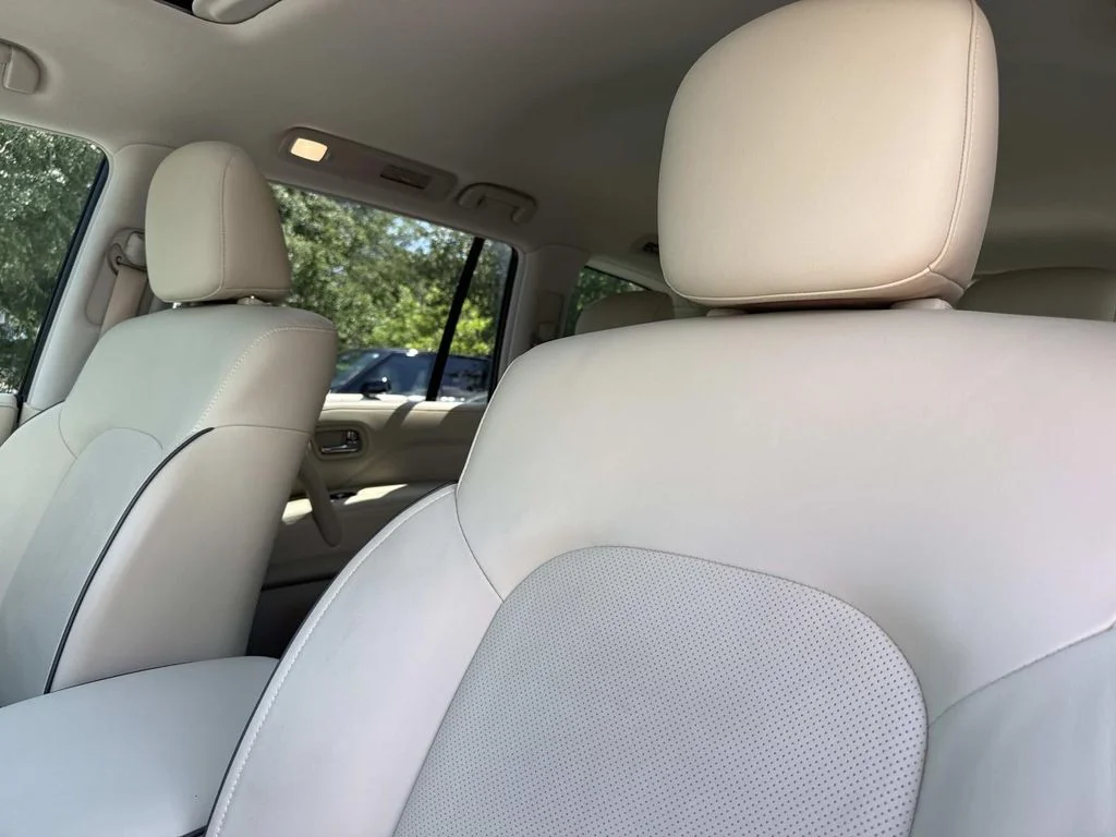 Used 2022 White INFINITI LUXE image 28