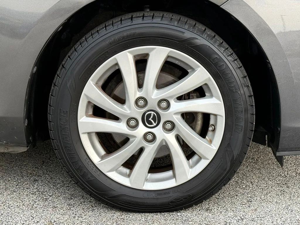 Used 2013  Mazda i Touring image 12