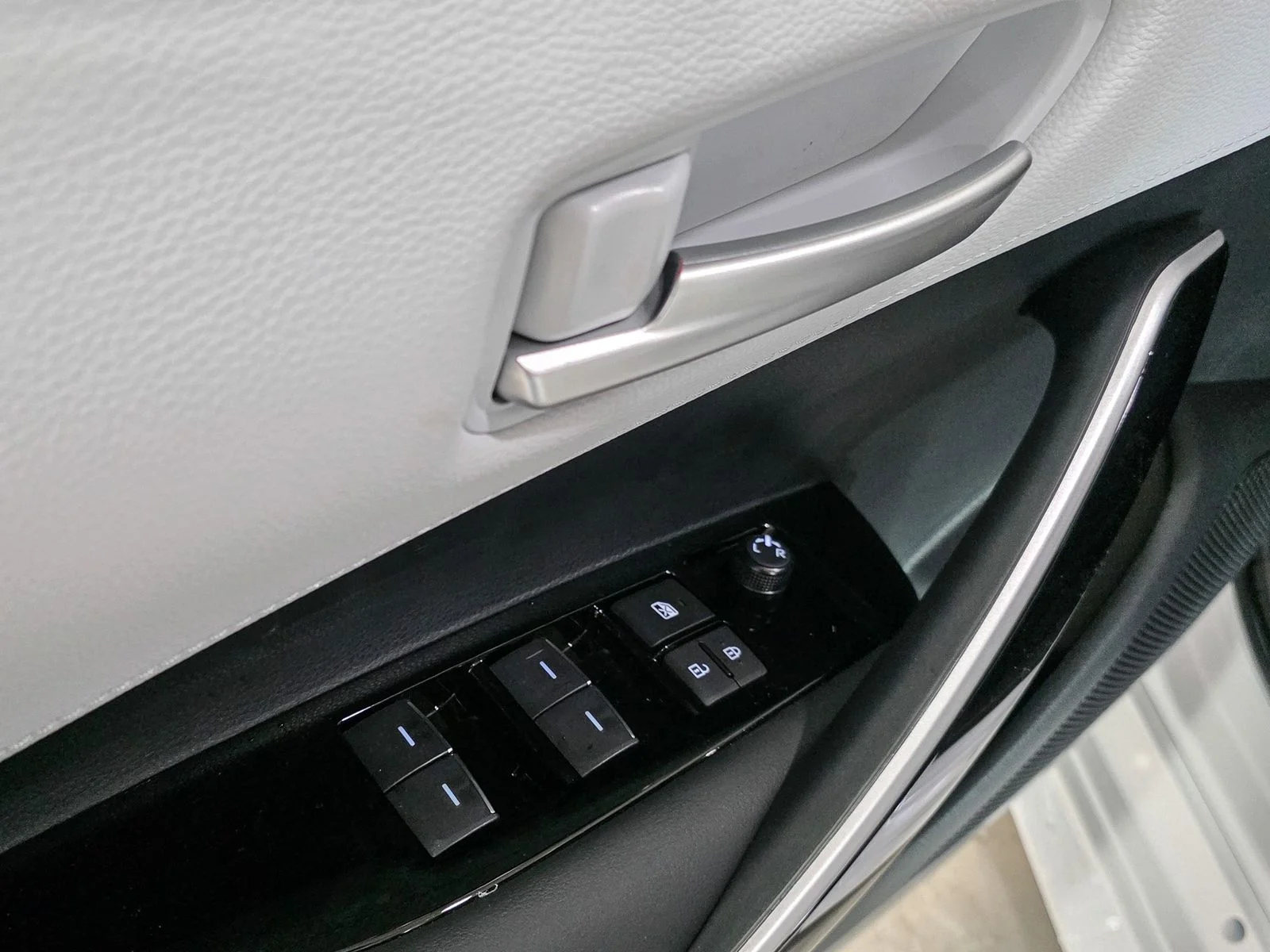 2026 Toyota Corolla Hatchback XSE - Photo 19