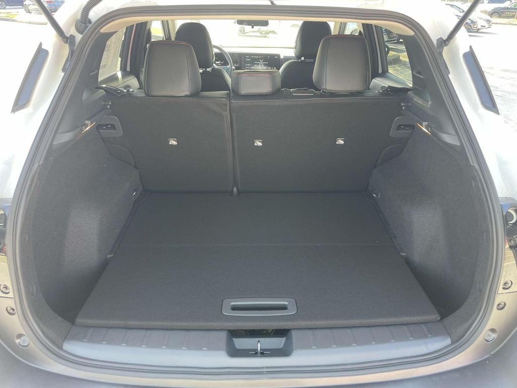 2025 Nissan Kicks SR - Photo 9