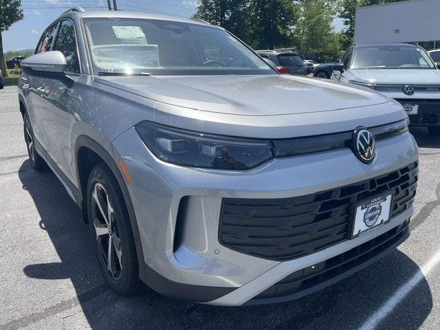 New 2026 Pyrite Silver Metallic Volkswagen 2.0T SE image 2