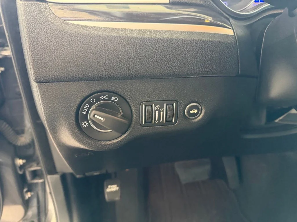 Used 2019 Gray Chrysler Touring image 38