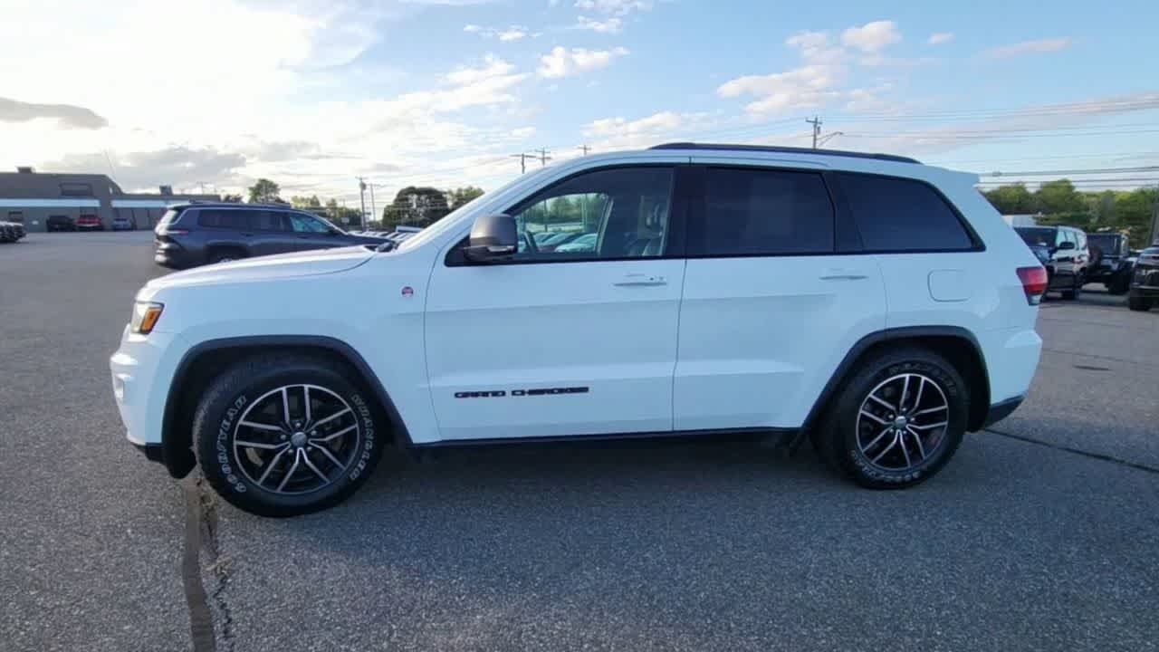 Used 2018 Bright White Clearcoat Jeep Trailhawk image 6