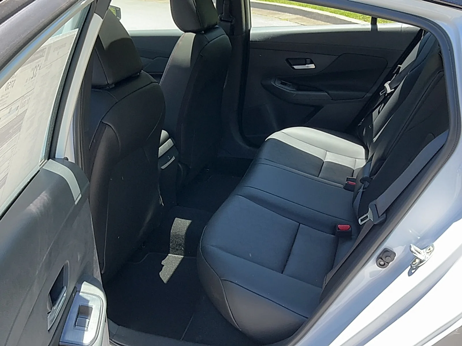 New 2026 Aspen White Tricoat/Super Black Nissan SR image 15