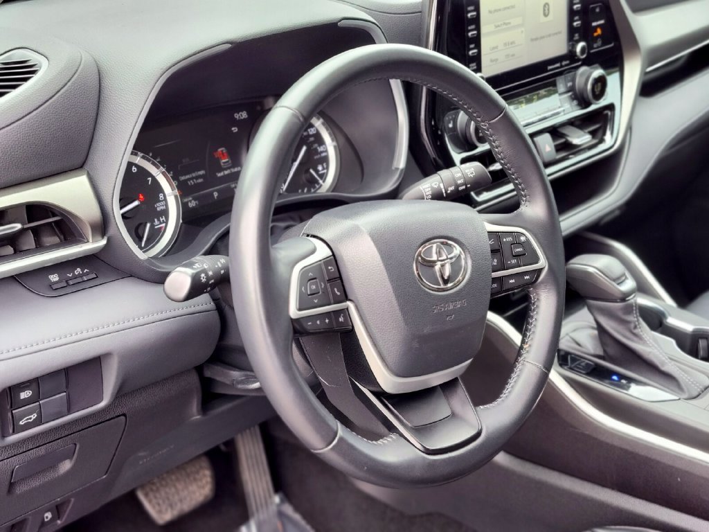 Used 2022 Gray Toyota XLE image 21