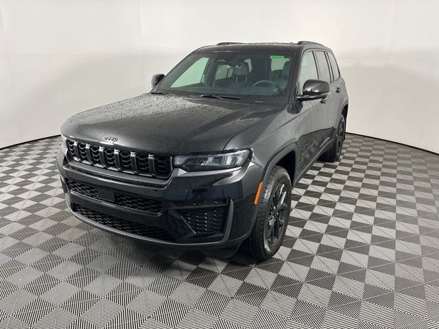 New 2026 Diamond Black Crystal Pearl-Coat Exterior Paint Jeep Altitude image 5