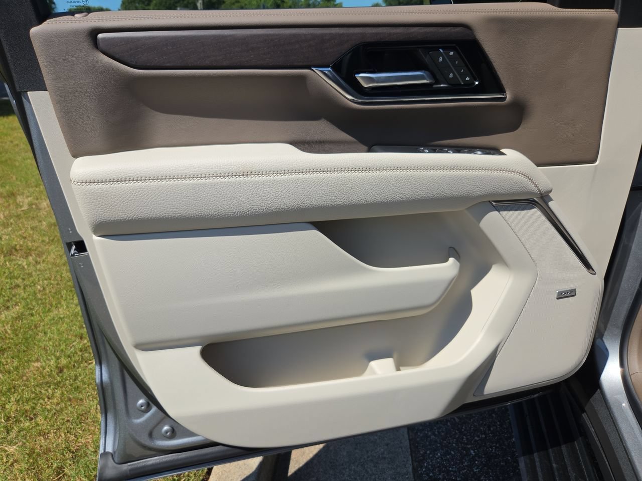2026 GMC Yukon XL Denali - Photo 23