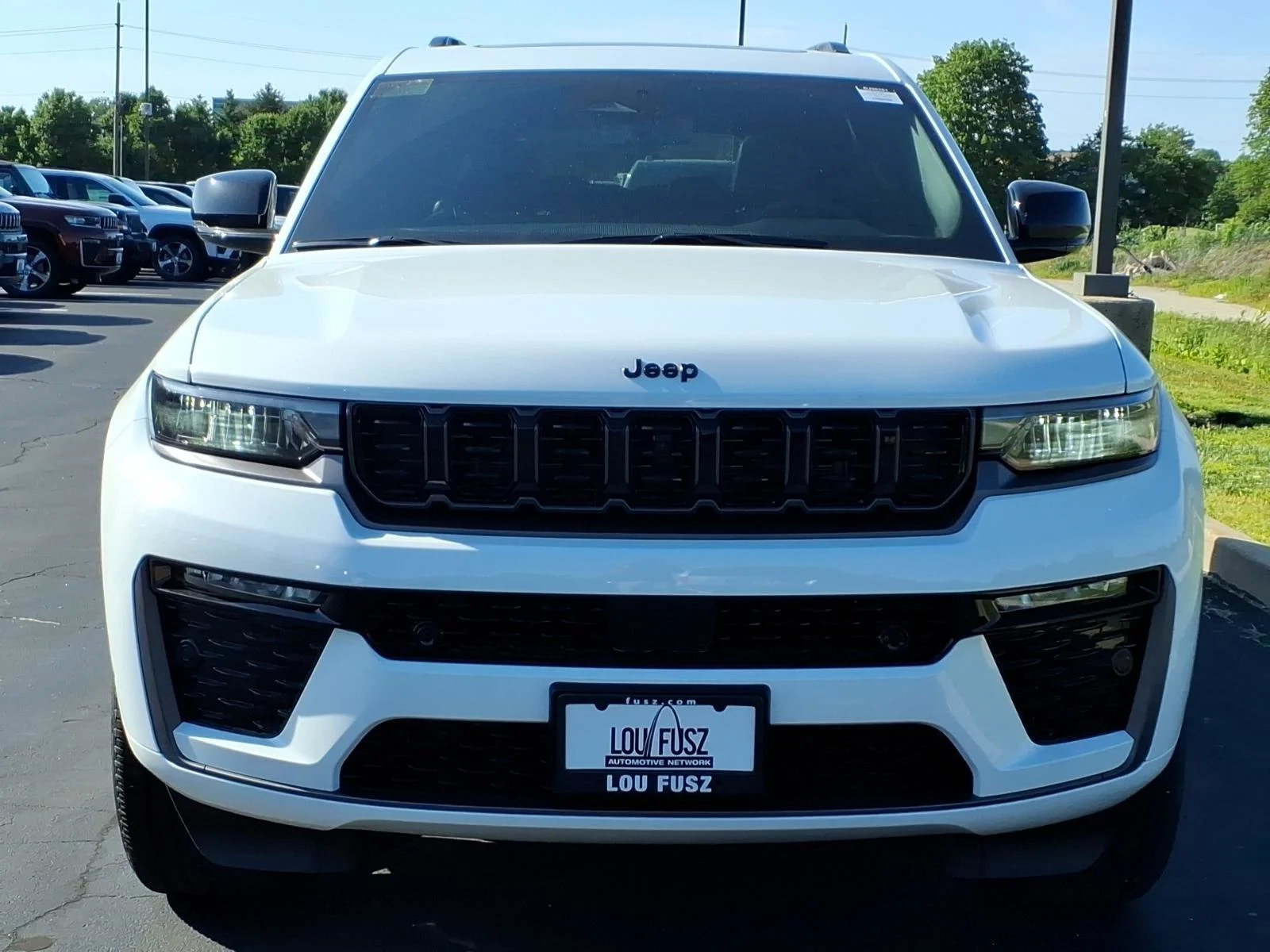 New 2026 Bright White Clear-Coat Exterior Paint Jeep Limited image 22
