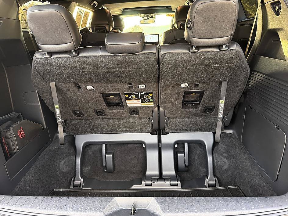 Used 2026 Wind Chill Pearl Toyota Platinum image 21