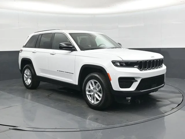 2026 Jeep Grand Cherokee Laredo's photo