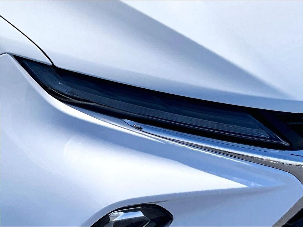 Used 2023 White Chevrolet LT image 33