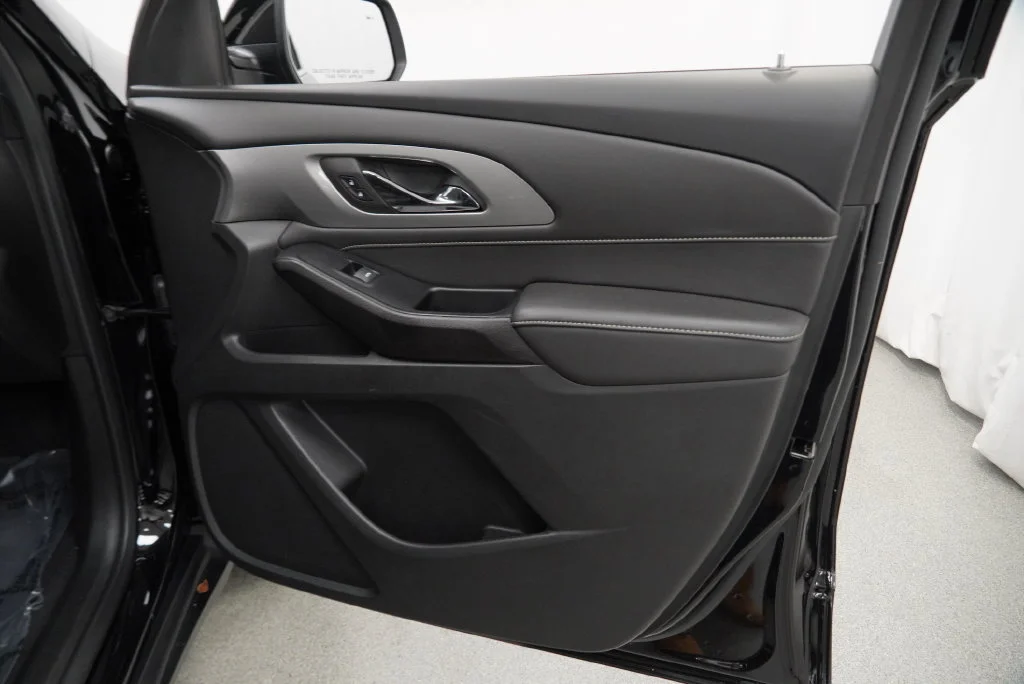 Used 2023 MOSAIC BLACK METALLIC Chevrolet LT Leather image 39