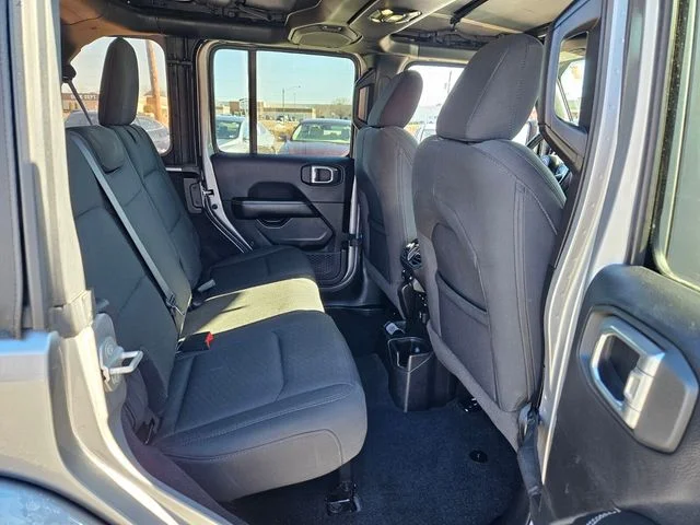 Used 2020 Silver Jeep Unlimited Sahara image 17