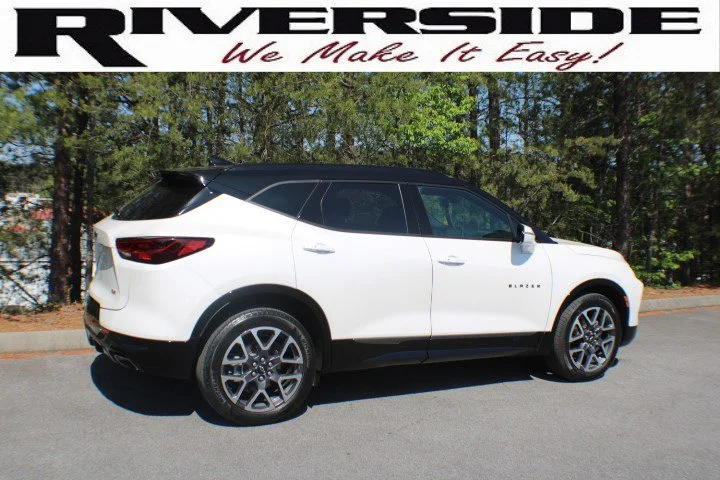 Used 2023 Iridescent Pearl Tricoat Chevrolet RS image 2