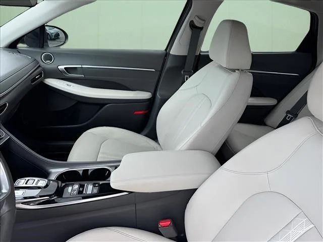 Used 2023 Silver Hyundai Limited image 9